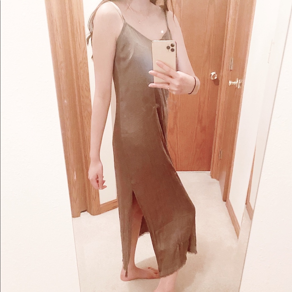 𝑁𝑊𝑇! 𝐴𝑒𝑟𝑖𝑒 𝑂𝑙𝑖𝑣𝑒 𝑆𝑙𝑖p 𝐷𝑟𝑒𝑠𝑠